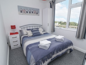 2 bedrooms, individually decorated, individually furnished, free WiFi - I C Lundy Too (Bideford)
