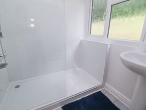 Cottage | Bathroom | Shower - I C Lundy Too (Bideford)