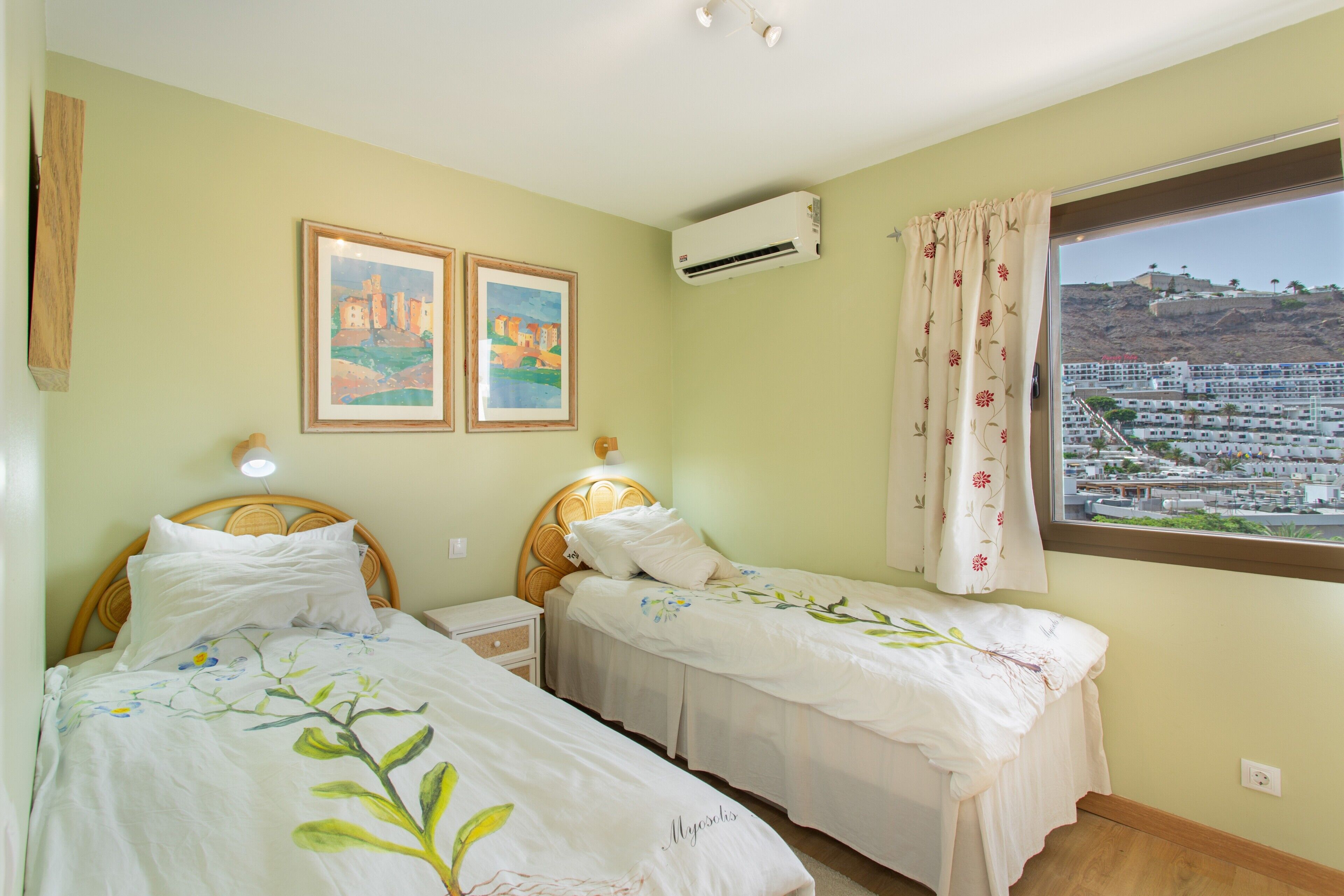 2 slaapkamers, een strijkplank/strijkijzer, wifi, beddengoed