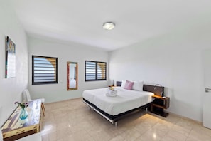 5 bedrooms, desk, iron/ironing board, WiFi