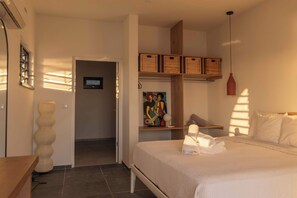 5 quartos, ferros/tábuas de passar roupa, Wi-Fi, roupa de cama