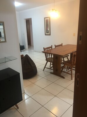 Dining - Cozy apartment 3 minutes from Rio Quente Inn, pet friendly (Rio Quente)