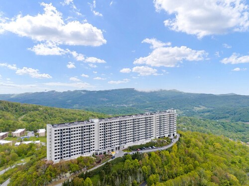 Fall Views | 9th Floor Luxe | Near Ski & Trails