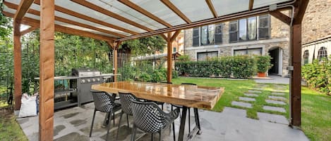 Outdoor dining