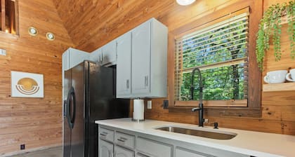 Cozy Lakeview Retreat in Tuscaloosa - 2 bedrooms