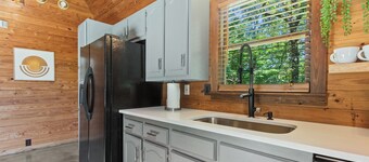 Cozy Lakeview Retreat in Tuscaloosa - 2 bedrooms