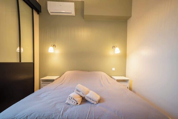 WiFi, bed sheets