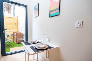 Dining - Cosy studio with terrace – Bordeaux (Bordeaux)