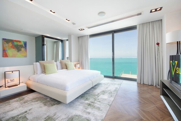 Villa, vue sur la mer | Espace de travail pour ordinateurs portables, fer et planche à repasser