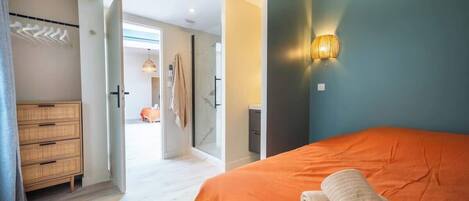 3 chambres, fer et planche à repasser, Wi-Fi, draps fournis