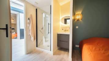 3 slaapkamers, een strijkplank/strijkijzer, wifi, beddengoed