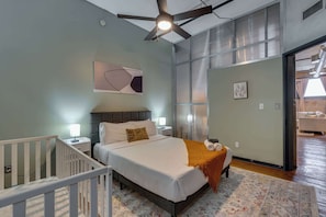 2 bedrooms, desk, iron/ironing board, WiFi