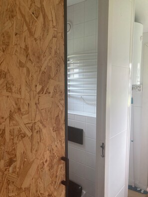 Hair dryer, towels, toilet paper - A beautiful chalet in Dirkshorn near the more. Greetings Ivette (Dirkshorn)