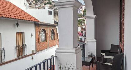 Beautiful 2-bedroom colonial home in the heart of Taxco
