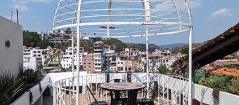 Beautiful 2-bedroom colonial home in the heart of Taxco