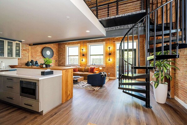 TV, stereo, offices