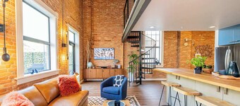 Historic Bldg on Washington Blvd | Patio & BBQ