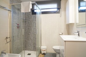 Shower, towels