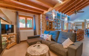 Télévision, cheminée