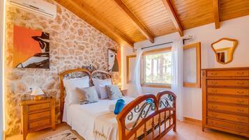 4 habitaciones, tabla de planchar con plancha, wifi y ropa de cama