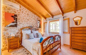 4 chambres, fer et planche à repasser, Wi-Fi, draps fournis