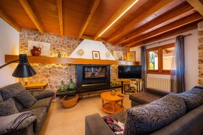 Fernseher, Kamin