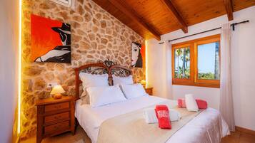 4 makuuhuonetta, silitysrauta/-lauta, Wi-Fi, vuodevaatteet