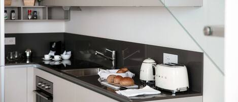 Apartment | Premium bedding, down comforters, iron/ironing board, cribs/infant beds