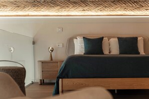 Apartment | Premium bedding, down comforters, iron/ironing board, cribs/infant beds