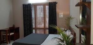 3 bedrooms, internet, bed sheets