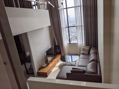 Nice condo with AC in Krung Thep Maha Nakhon