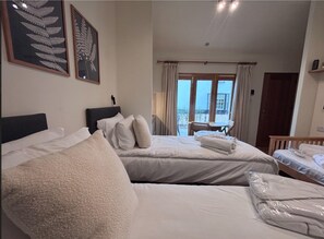 Iron/ironing board, Internet, bed sheets