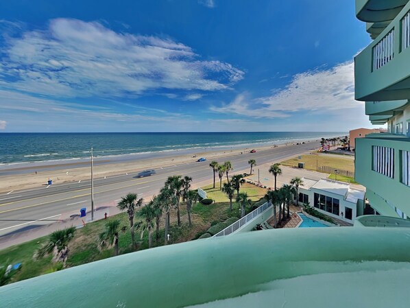 On the beach - Sea Breeze | Oceanfront, Pool + Hottub (Galveston)