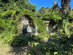 Property grounds - La Cabane du Jardinier in Belle-Ile-en-mer (Le Palais)