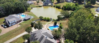 Breathtaking 8 BR+ Extra room w/ Pool- Lake View