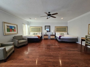 8 soverom, strykejern/-brett, wi-fi (inkludert) og sengetøy