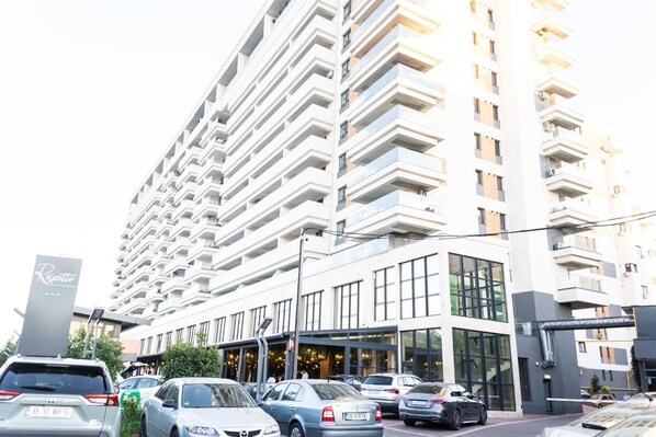 Exterior - Charming 1-bedroom apartment in awesome Bucharest with AC (București)