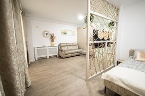 1 bedroom, desk, iron/ironing board, free WiFi - Charming 1-bedroom apartment in awesome Bucharest with AC (București)