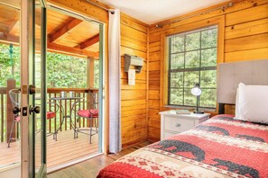 4 bedrooms, desk, iron/ironing board, free WiFi