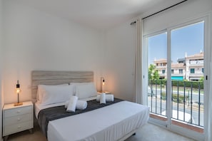 2 chambres, fer et planche Ă repasser, Wi-Fi gratuit, draps fournis