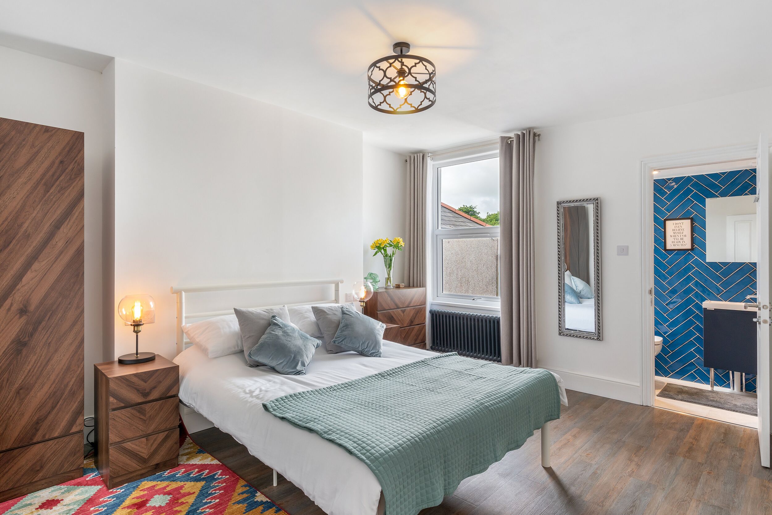 2 habitaciones, decoración personalizada y muebles diferentes 