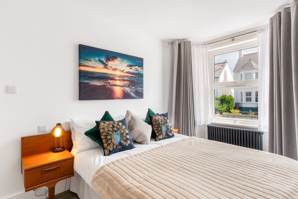 2 habitaciones, decoración personalizada y muebles diferentes