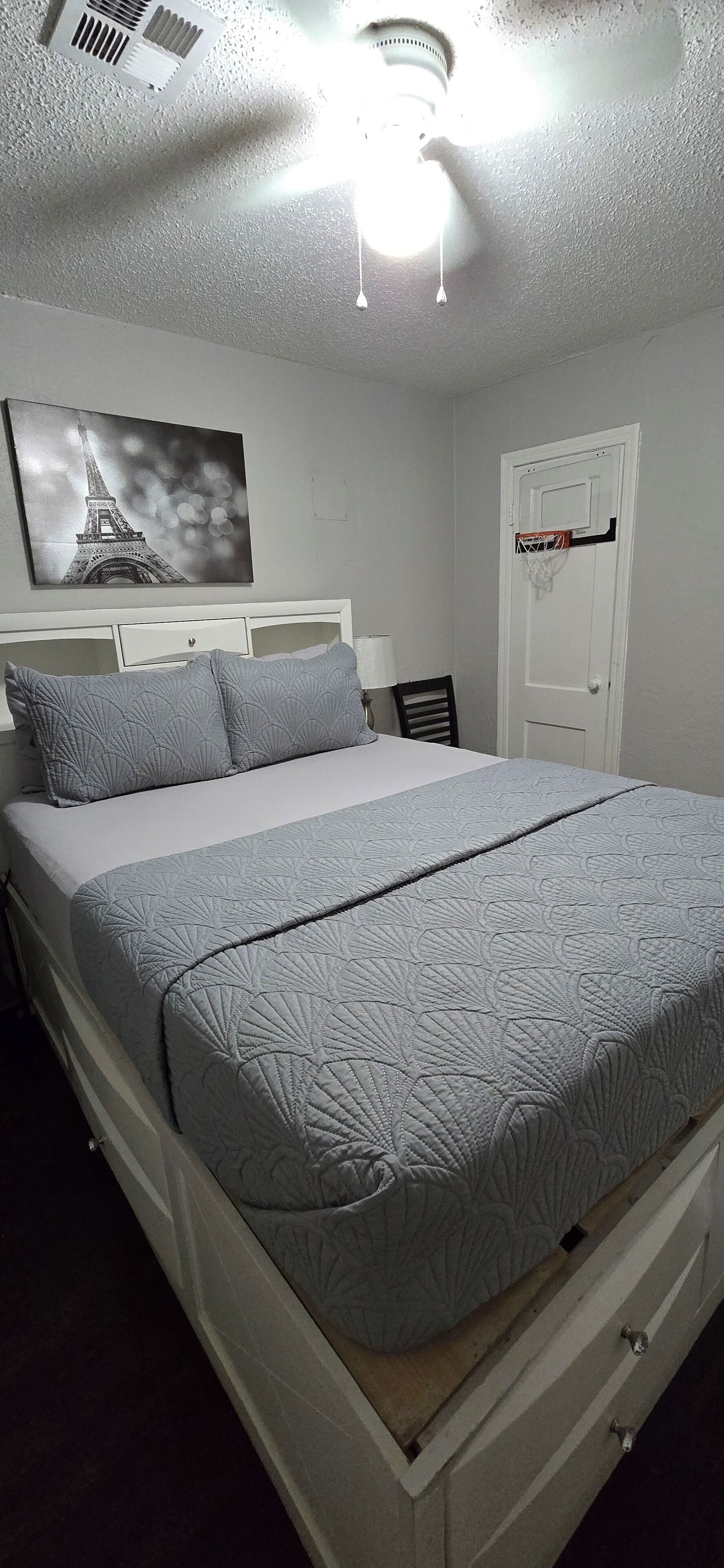 2 habitaciones, tabla de planchar con plancha y wifi gratis 