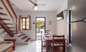 Dining - Cond. c\ Piscina e Churrasqueira a 650 m Praia de Taperapuan \ PFNs (Porto Seguro)