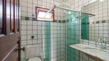 Basic Apartment | Bathroom