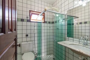 Basic Apartment | Bathroom