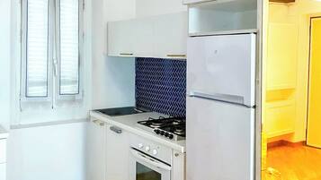 Kühlschrank, Ofen, Herdplatte, Geschirrspüler