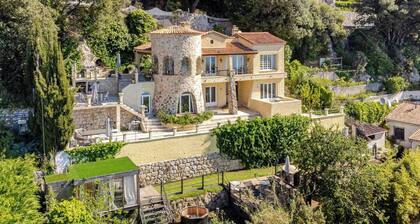 âš Castle Style Retreat with Monaco Sea Views â 4 Bedrooms | Pool | Mountain Walk