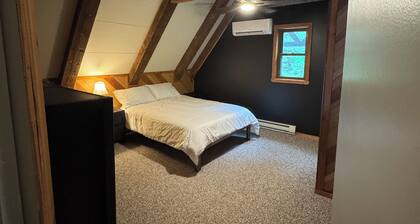 Christmas Tree Farm A-Frame Retreat: Sauna + Views + Near PSU