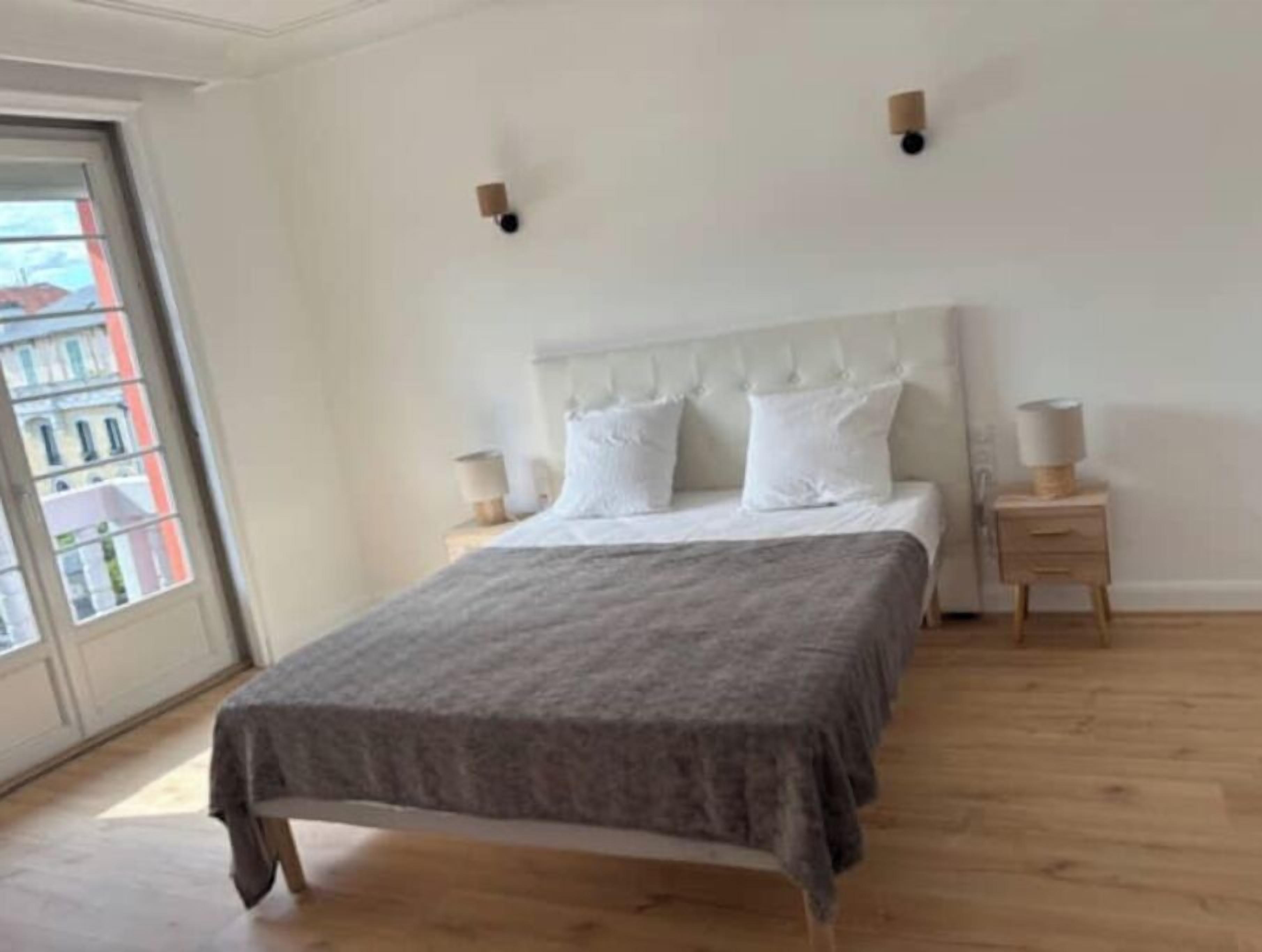3 chambres, fer et planche à repasser, Wi-Fi, draps fournis